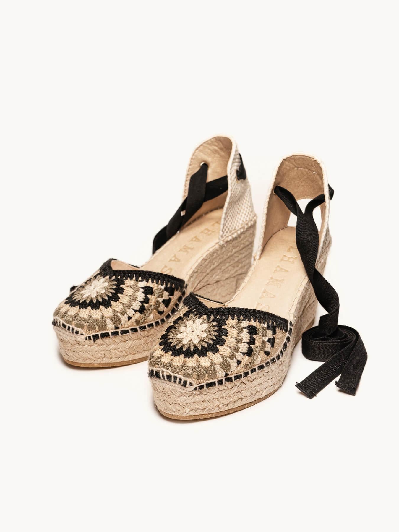 Romero Cuña Media Plataforma Rosetón Negro