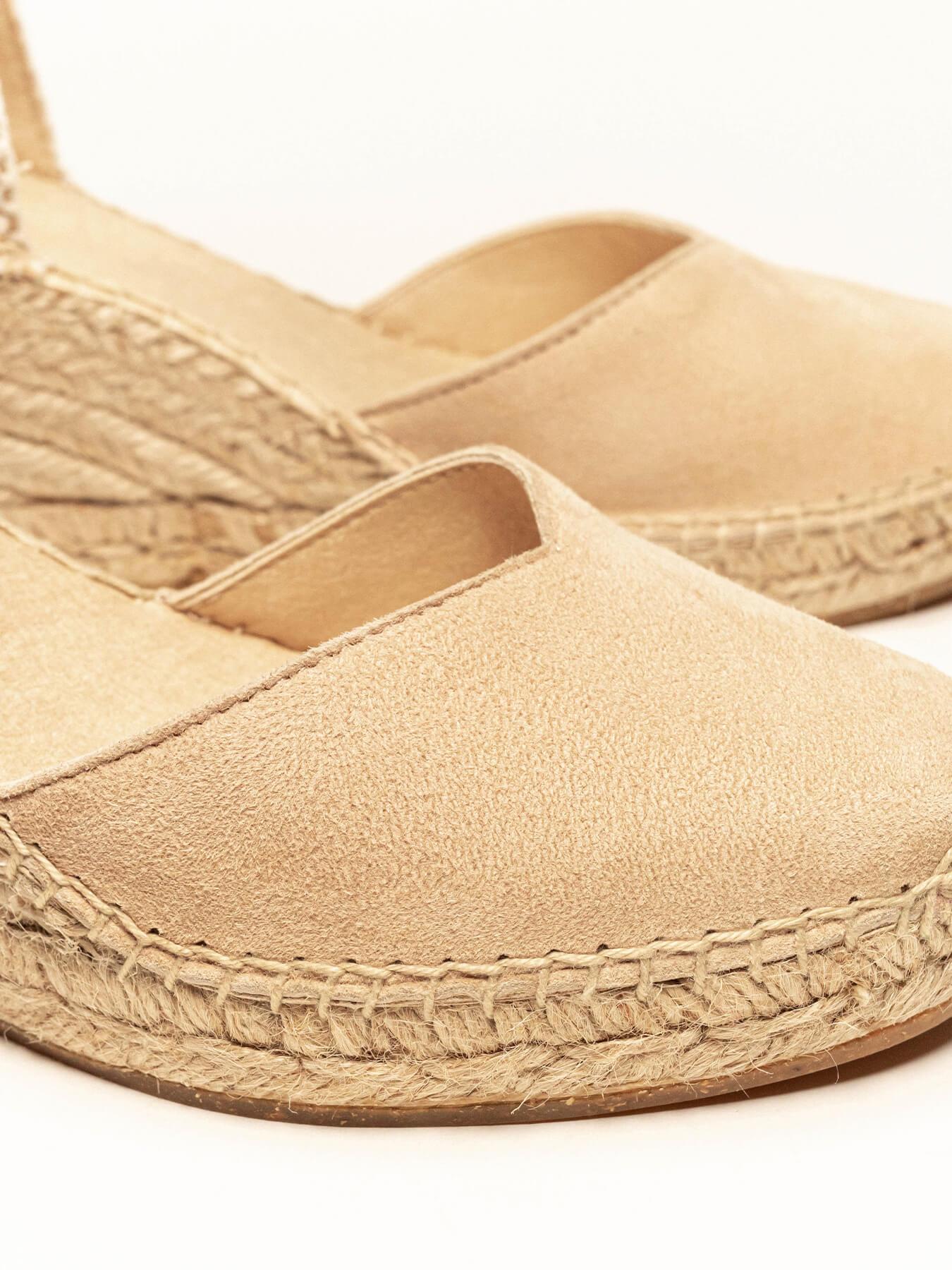 Jara Cuña Media Ante Arena