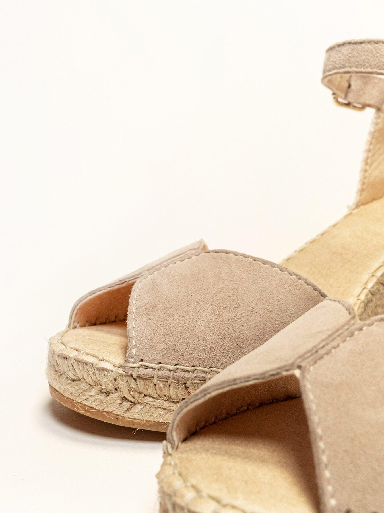 Alelí Cuña Media Ante Piedra